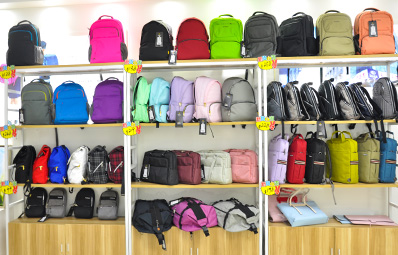 广东双肩包厂家,双肩包订制厂家,新宝gg包包厂家