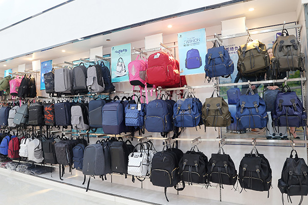 背包生产源头工厂,新宝gg科技背包厂.jpg