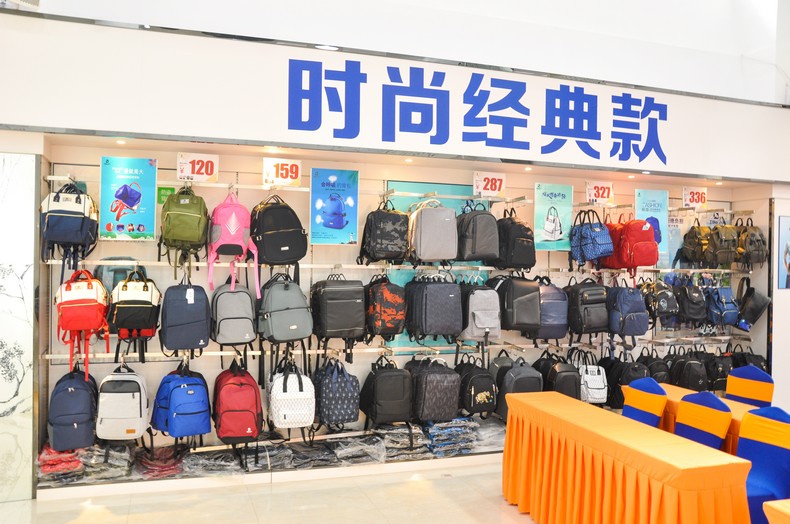 企业背包定制厂家,新宝gg科技背包厂家.jpg